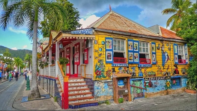 Casas coloridas na ilha de S