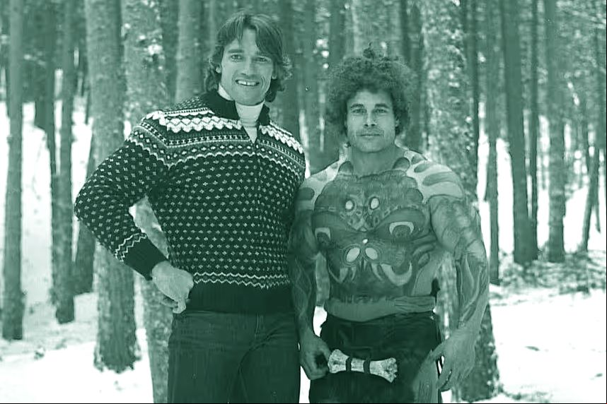 Arnold Schwarzenegger e Franco Columbu durante as filmagens do filme Conan, o B